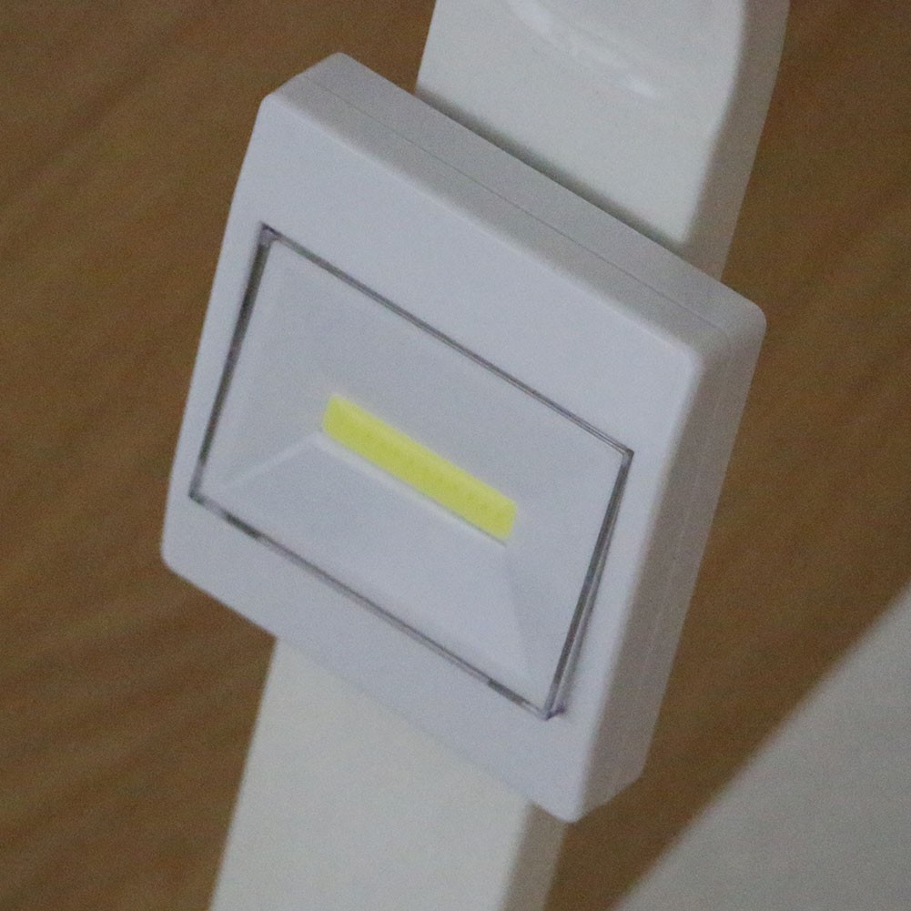Đèn LED treo tường dùng pin không dây