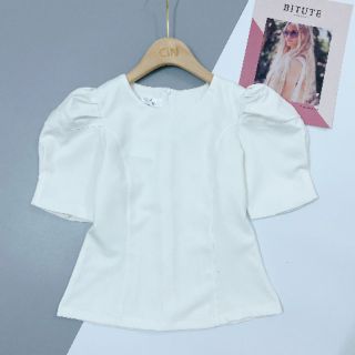 Áo sơ mi trắng tay bồng