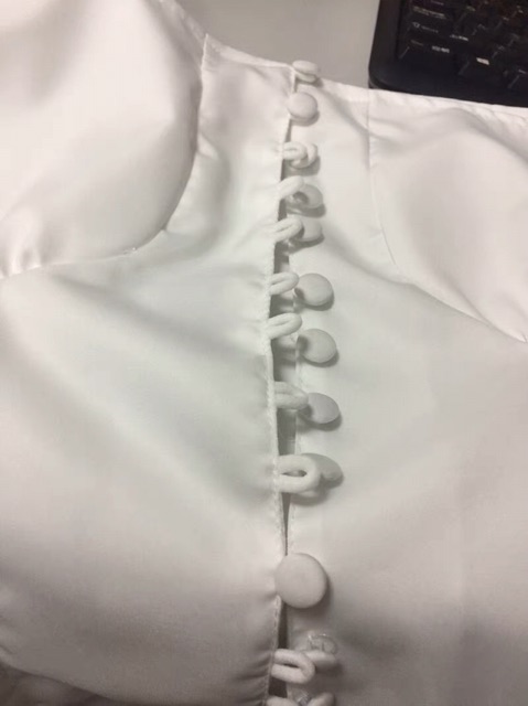 Áo trắng trễ vai hot