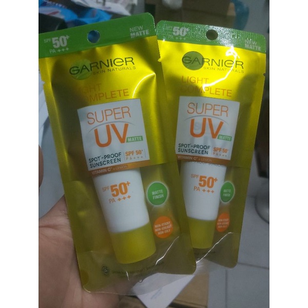 (15ml) - Kem chống nắng kiềm dầu Garnier Light Complete Super UV Matte