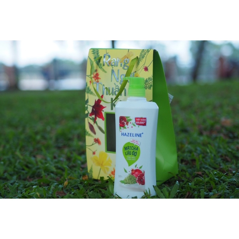 Sữa tắm dưỡng da Hazeline sáng da Matcha lựu đỏ chai 670g