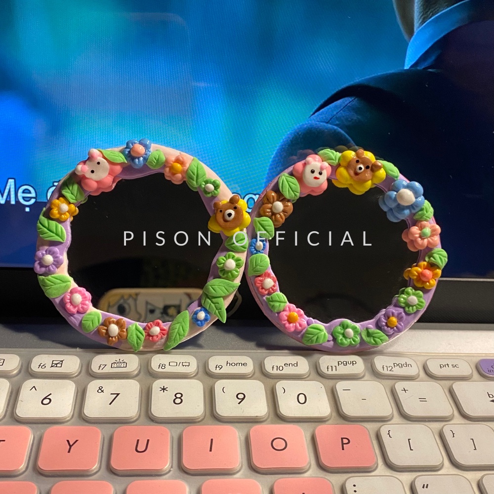 Gương trang điểm handmade Pison từ đất sét xốp nhẹ - giao màu ngẫu nhiên - 01 cái
