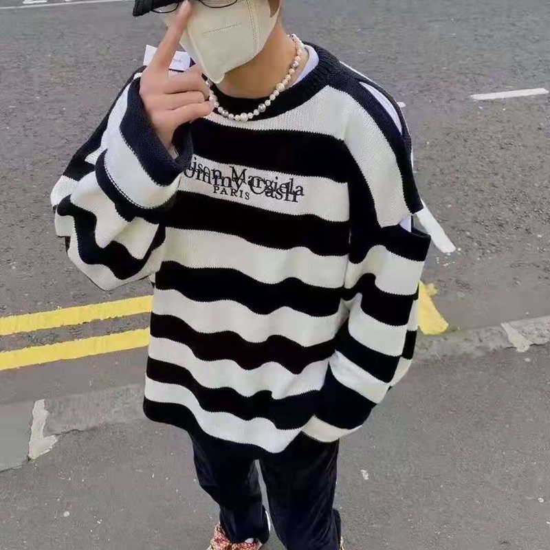 ÁO LEN DỆT KIM DÁNG DÀI HỞ VAI THÊU CHỮ