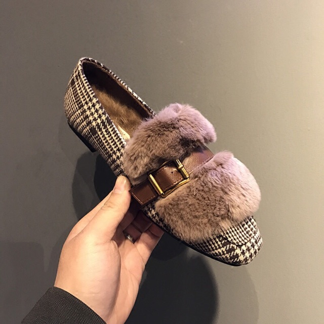 Giày kẻ mix lông lót cả lông luôn, chất lừ luôn nha các bạn ơi 😍 lên chân sang chảnh lắm ạ, full size 35-39 nha các bạn