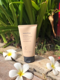 Sữa rữa mặt tro núi lửa innisfree