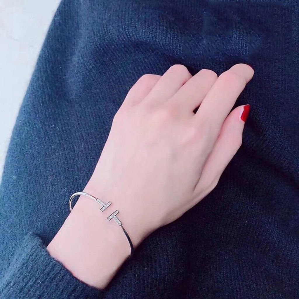 Vòng Đeo Tay Bằng Thép Titan Đính Đá Kim Cương Giả Phong Cách Hàn Quốc Thời Trang Cho Nữ