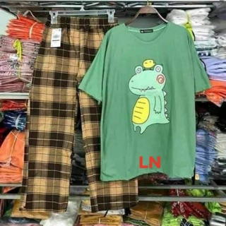 Set bộ áo thun khủng Long xanh đôi gà + quần kẻ ô caro ống suông rộng