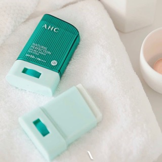 Lăn Chống Nắng AHC Natural Perfection Double Shield Sun Stick