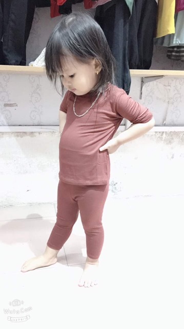 Bộ đồ ngủ dài tay thun lạnh Peekaboo màu trơn cho bé trai, bé gái (6-18kg)