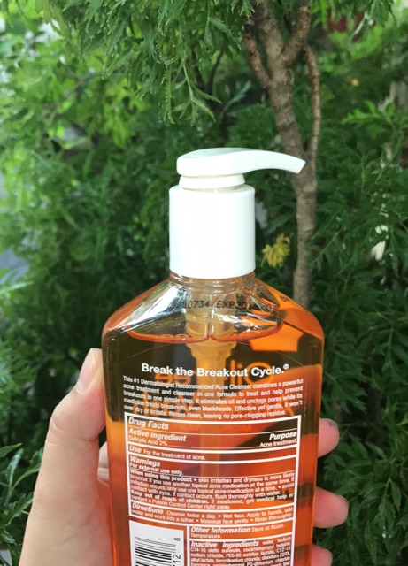 Sữa Rửa Mặt Giảm Mụn Neutrogena Oil-Free Acne Wash