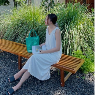 Váy trắng cổ V cột dây Fabric Holic