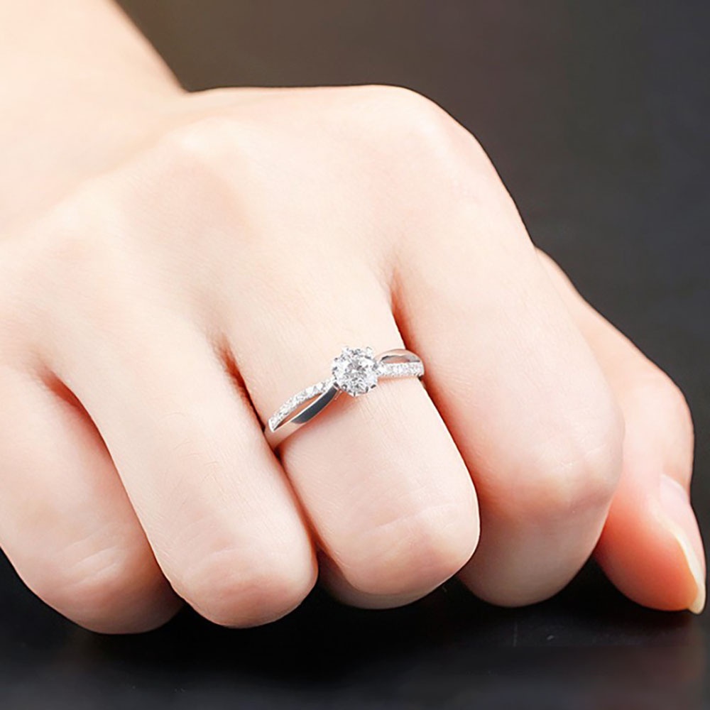 Nhẫn nữ chéo phá cách đính đá tấm độc đáo