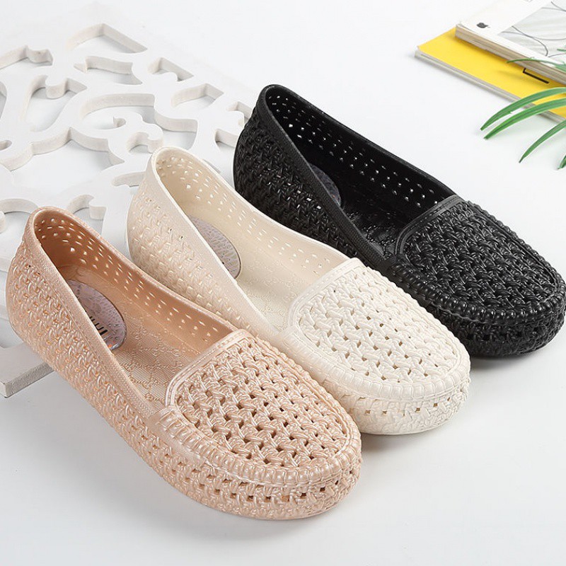 Giày Slipon Nữ Thời Trang Chất Da Có Lỗ Thoáng Mát Dễ Xỏ Tiện Lợi Đơn Giản