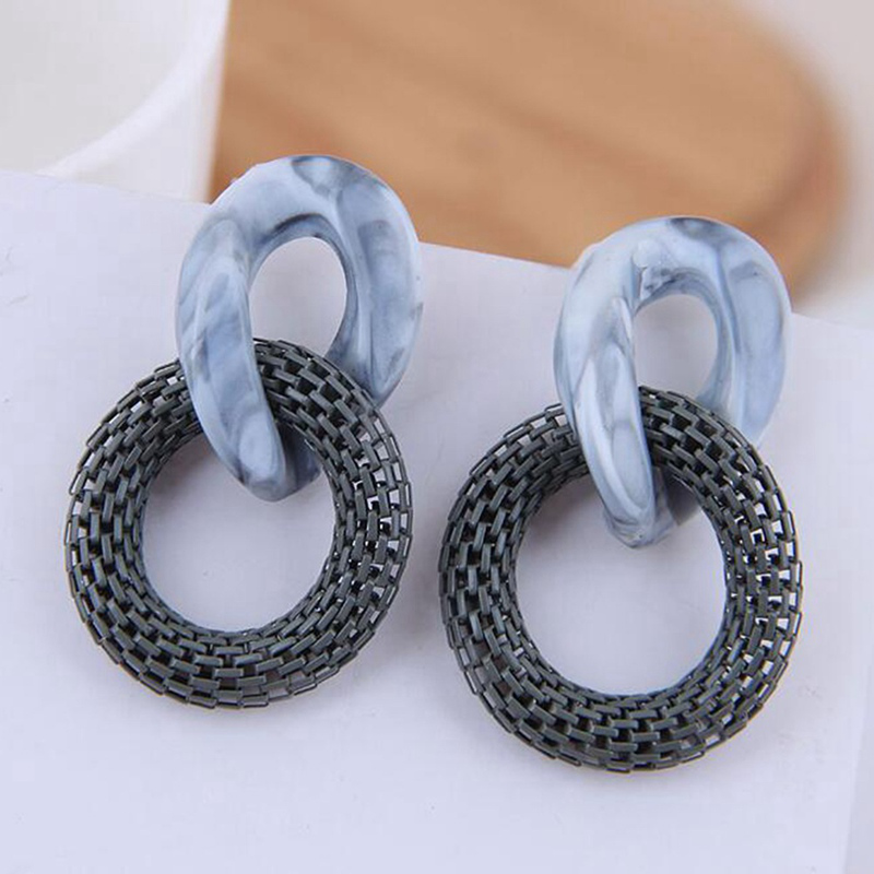 Khuyên Tai Nữ Trang Dáng Tròn Tạo Hình Độc Đáo