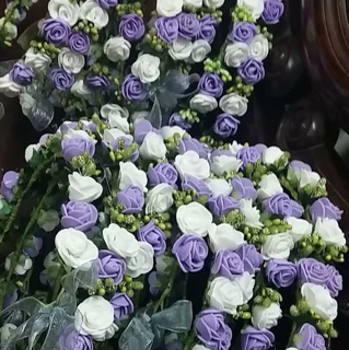 Vòng hoa đội đầu