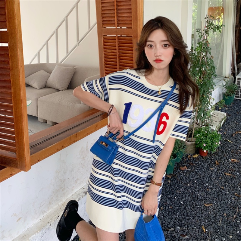 Đầm Perty dáng ôm dạng đan kẻ sọc thời trang mùa thu Hàn Quốc ngọt ngào cho nữ