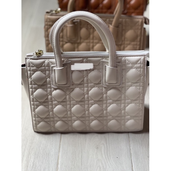 Túi cầm tay đeo chéo siz22cm.6 ô li,4 màu chọn lựa.Freeshipetra.