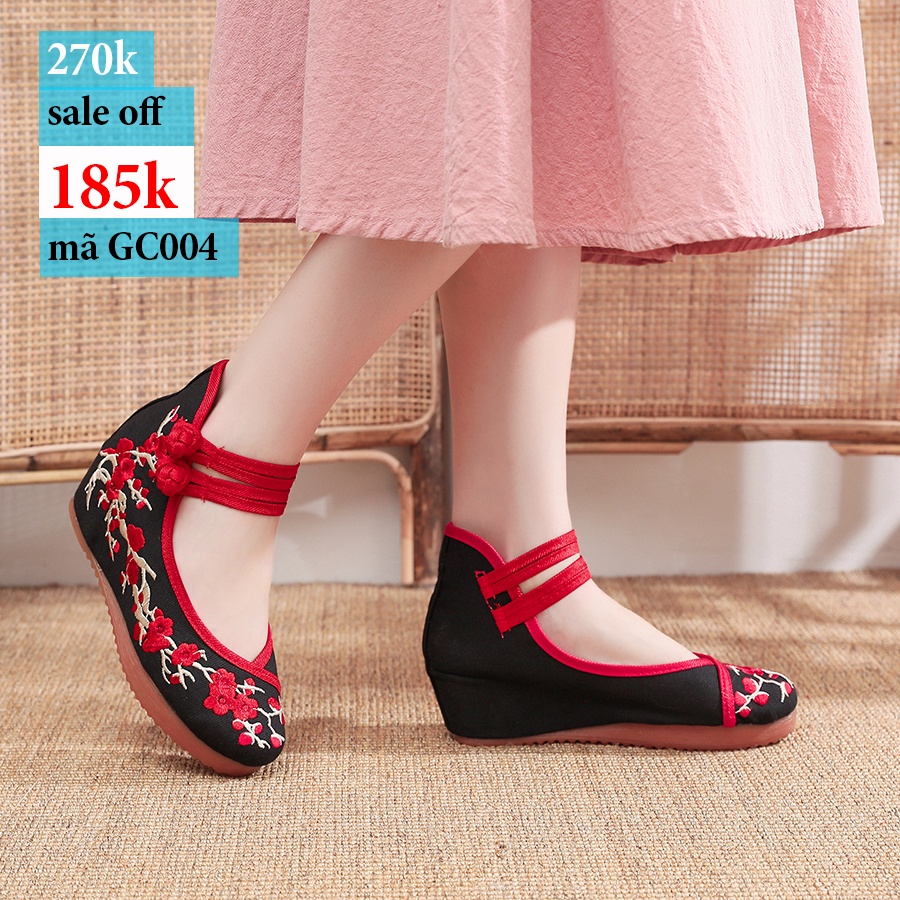 Giày thêu hoa đào 2 dây cài đế cao GC004