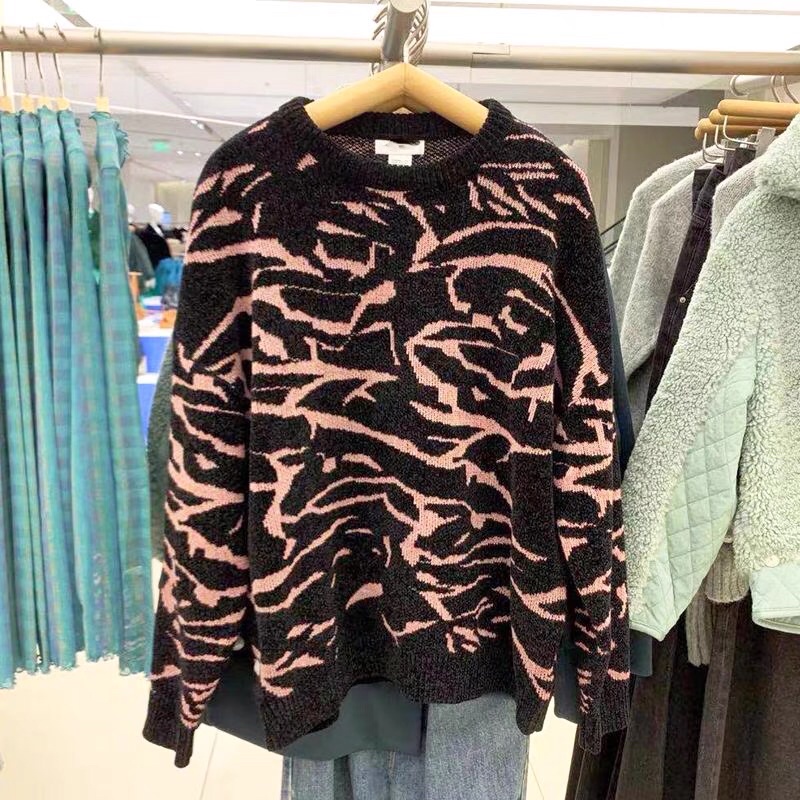 Áo len đen hồng Urban Revivo