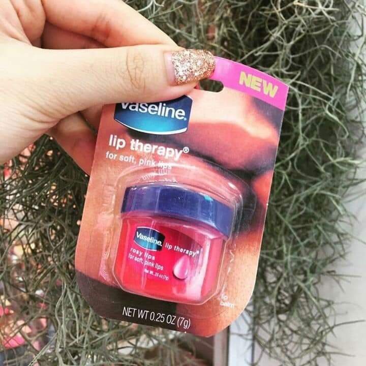 Vaseline ủ hồng môi