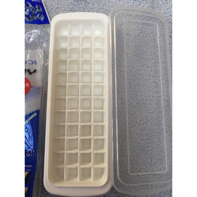 Khay đá 48 viên có nắp Nhật Bản