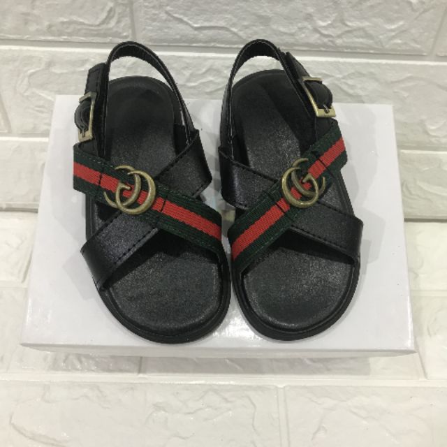 Sandal bé trai