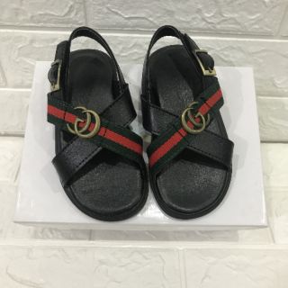 Sandal bé trai