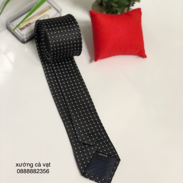 Cà vạt đen chấm bi bản nhỏ 5cm - cavat hàn quốc