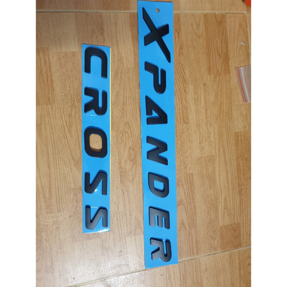 Chữ Xpander Cross nhựa đen dán capo