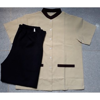 Bộ tạp vụ áo vàng kem áo chất kate ford, quần thun đen lưng bo chun chất vải co giãn.