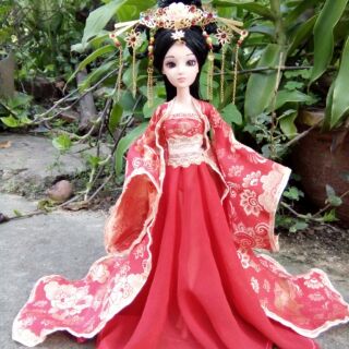 Búp bê cổ trang