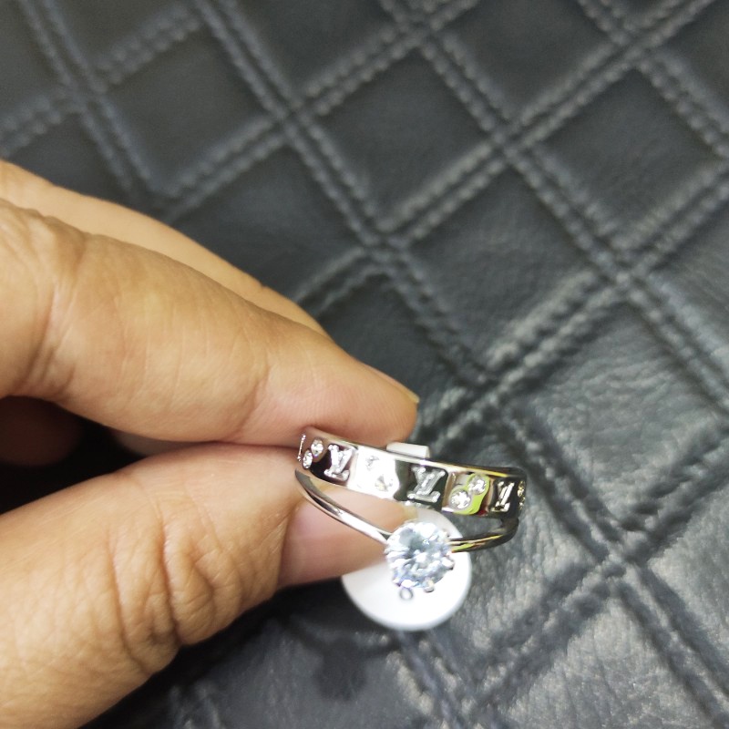 Nhẫn Nữ Đính Đá Nhân Tạo Titan Ko Đen TT 4311