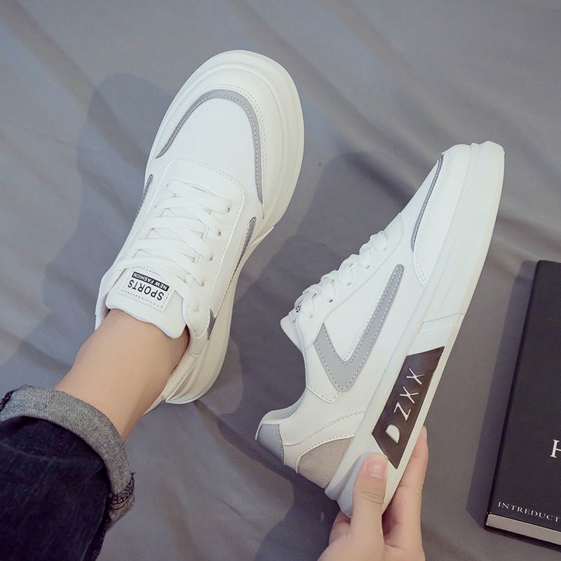 Đôi giày sneaker canvas cổ thấp thời trang dành cho nam