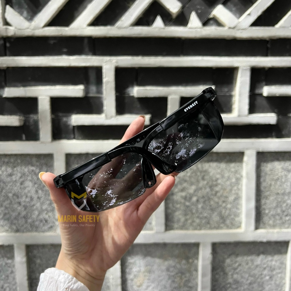 Kính bảo hộ Everest EV105B chống đọng sương, chống bụi, chống trầy xước - EV105 Clear Anti-fog