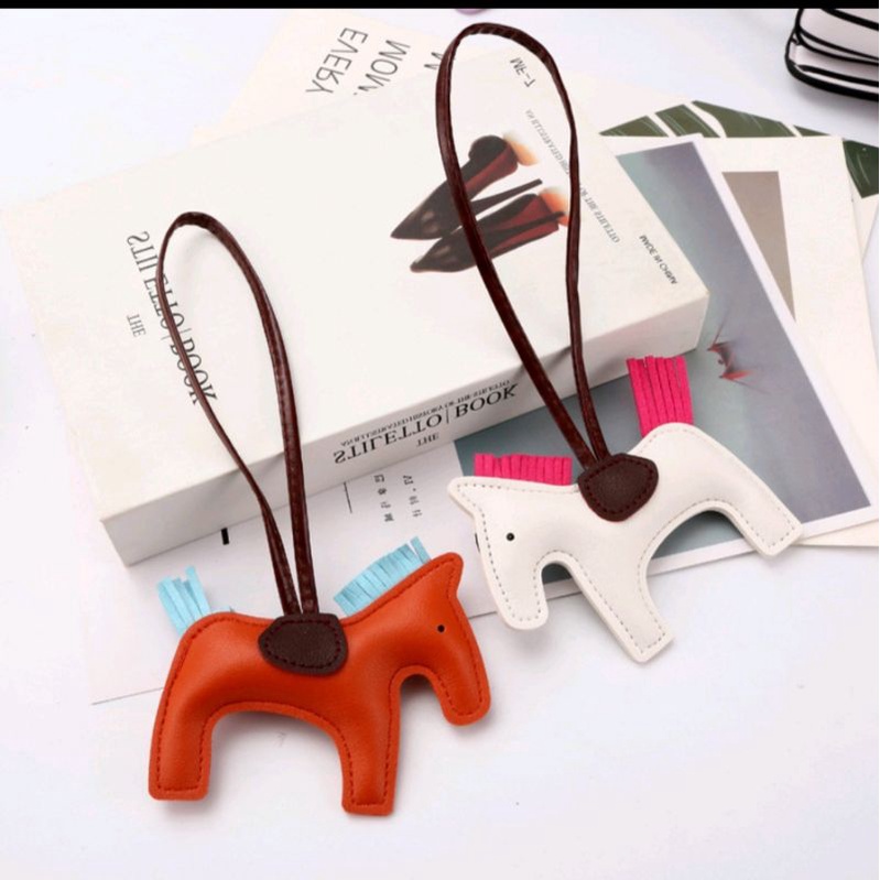 Charm ngựa , móc ngựa phụ kiện treo túi sách , gắn móc chìa khoá quà tặng