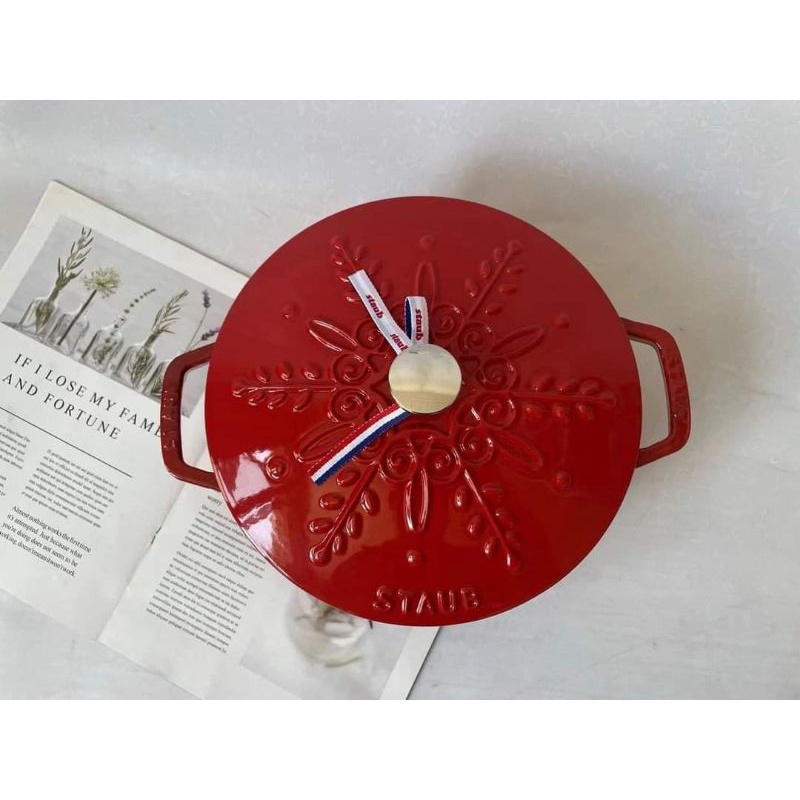 Nồi gang Staub - Hoa tuyết đỏ