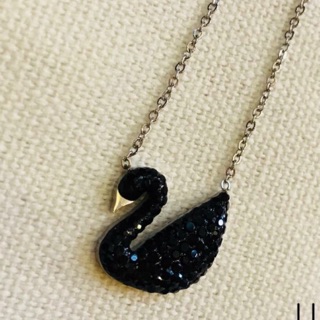 Dây chuyền thiên nga đen