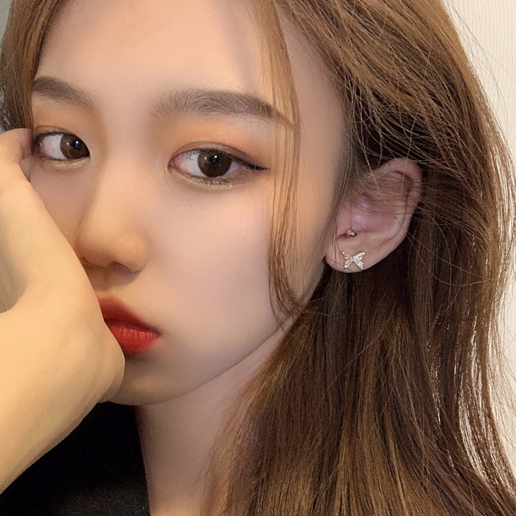 Hoa Tai Hình Bướm Đính Đá Phong Cách Hàn Quốc