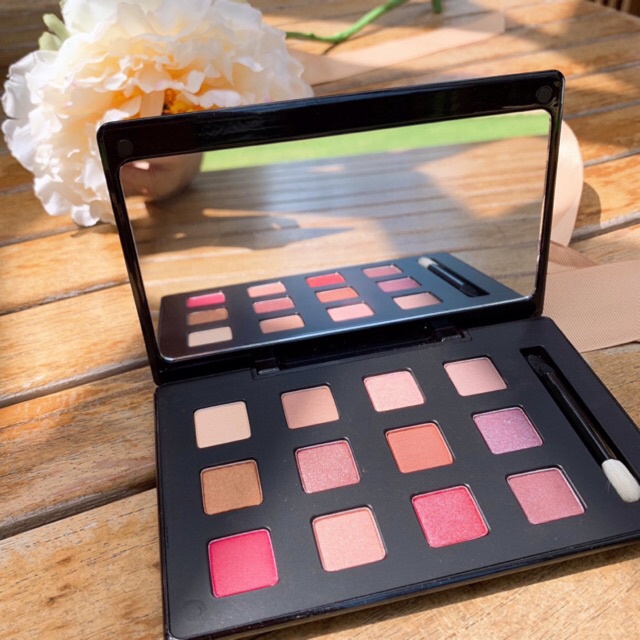 Bảng phấn mắt 12 ô màu của Heelaa Hàn Quốc - HEELAA VISUAL TOUCH SHADOW PALETTE