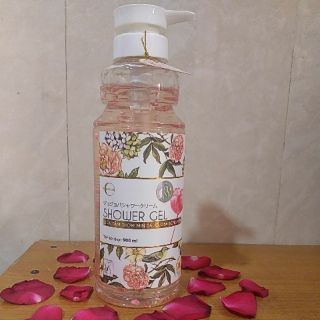 Sữa tắm SHOWER GEL 900ml thơm mịn da