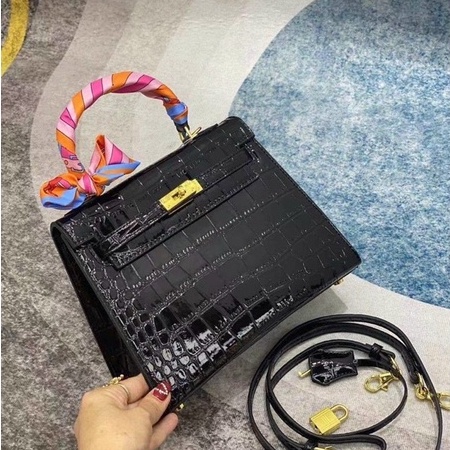 Túi tay cầm có kèm dây đeo chéo ,Túi sai 25 da rắn ( hàng đẹp có hộp )