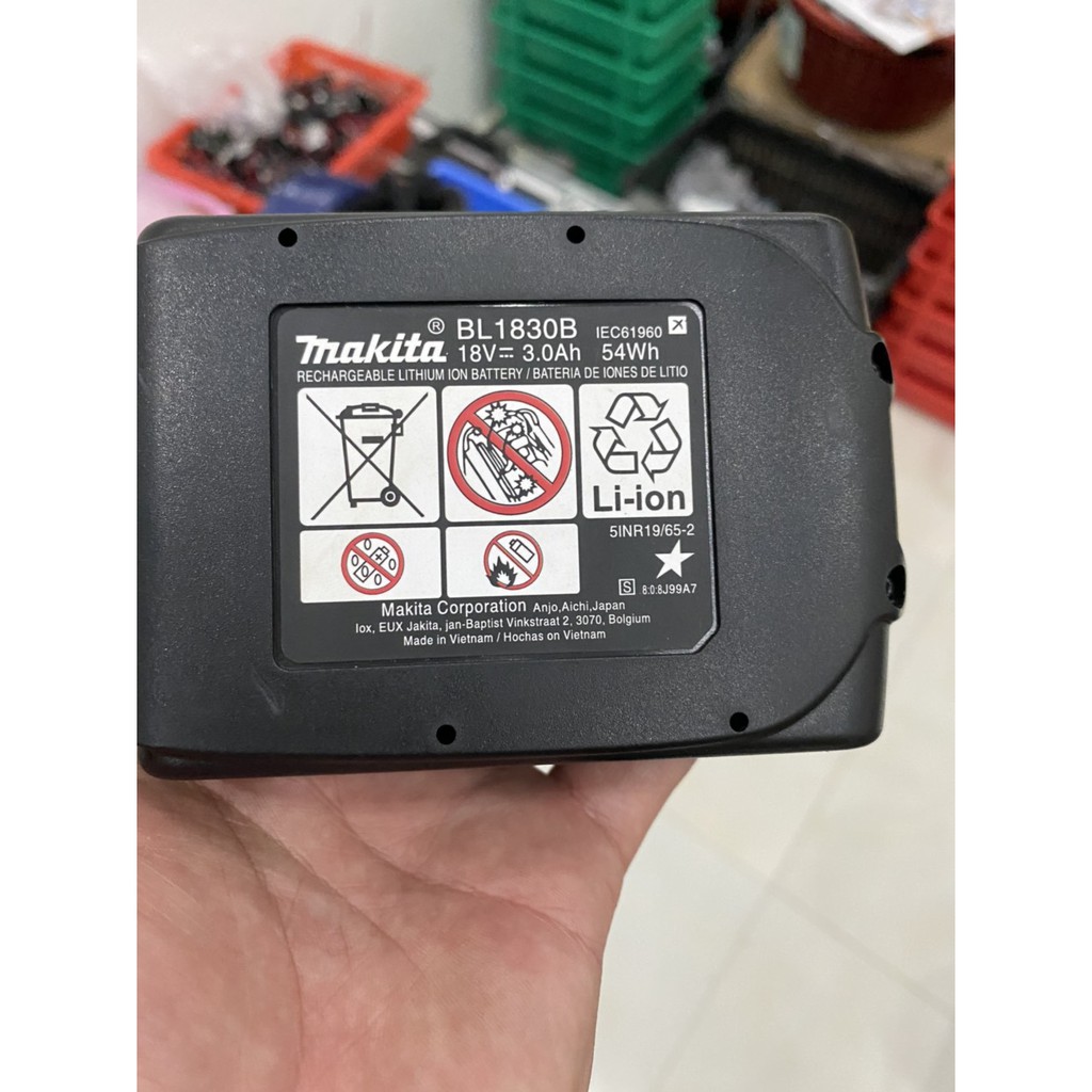 Pin Makita 18V 2.5 AH 1 hàng cell nhận sạc zin, led báo Pin như zin. BN.