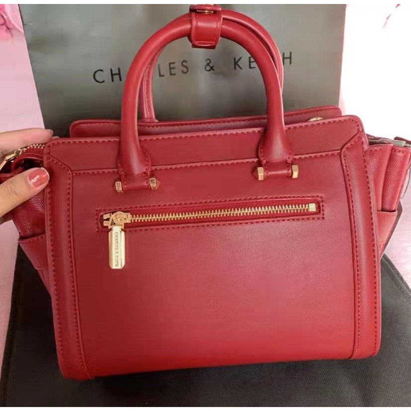 Charles & KEITH Phong Cách Mới Của Singapore 50780288 Túi Đeo Chéo Cỡ Lớn Màu Đỏ Dễ Mang Theo Cho Nữ