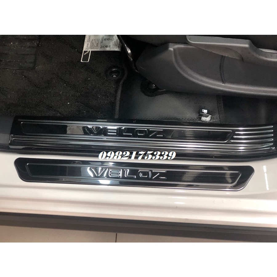 ốp bậc cửa, nẹp bước chân Veloz vân titan.