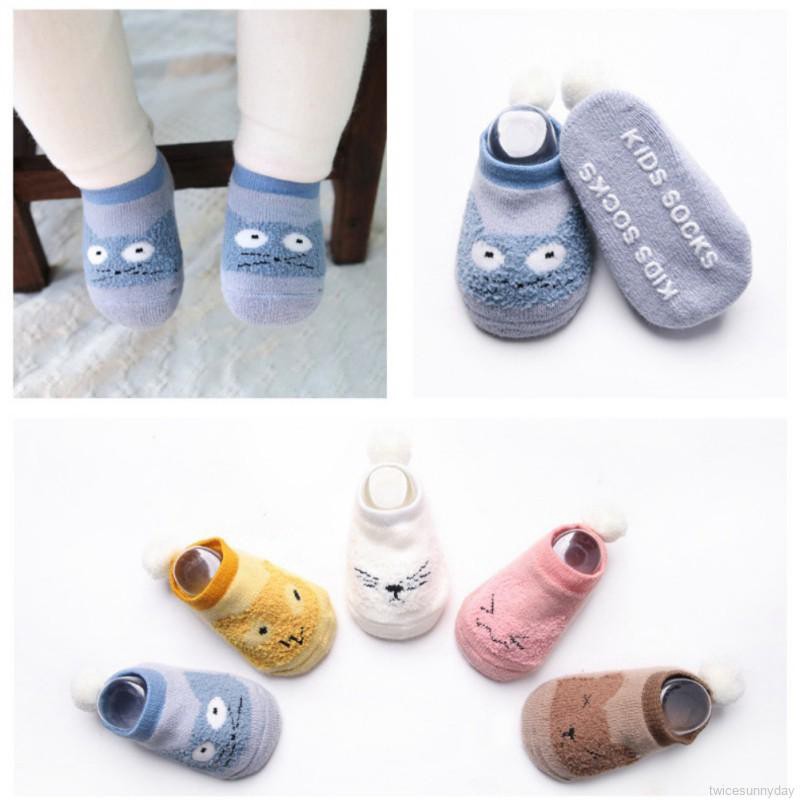 Tất em bé chống trượt in hình hoạt hình dễ thương