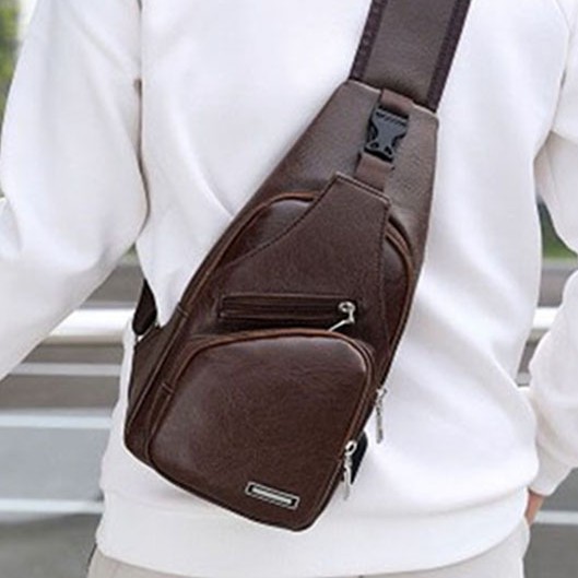 Túi đeo chéo nam da cao cấp classic có cổng sạc USB và lỗ tai nghe thời trang