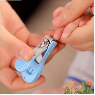Bấm móng tay an toàn cho bé, Bấm móng tay cho trẻ an toàn Baby Moov