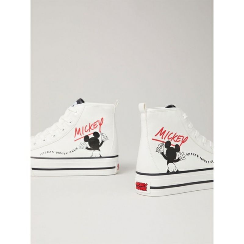 Giày hiệu Disney Mickey Mouse mới nguyên tag size 36 thanh lý