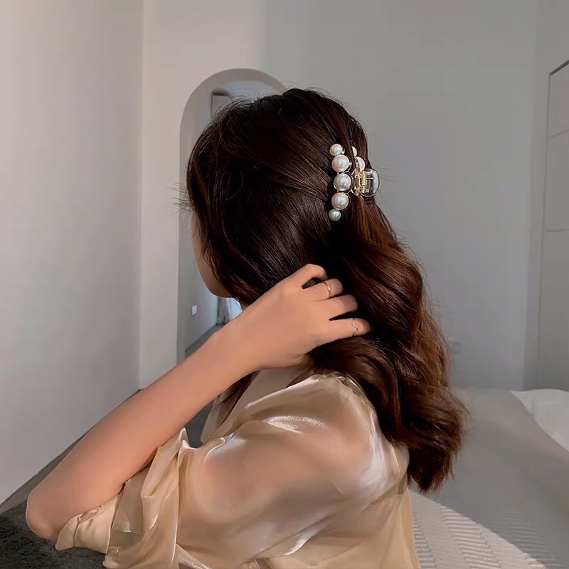 Kẹp Tóc Nhựa Đính 5 Hạt Ngọc Trai (Giả) Hàn Quốc Sang Trọng Quyến Rũ