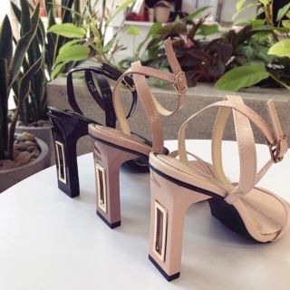 Giày Sandal cao gót quai mảnh gót dẹp lõi sắt độc lạ